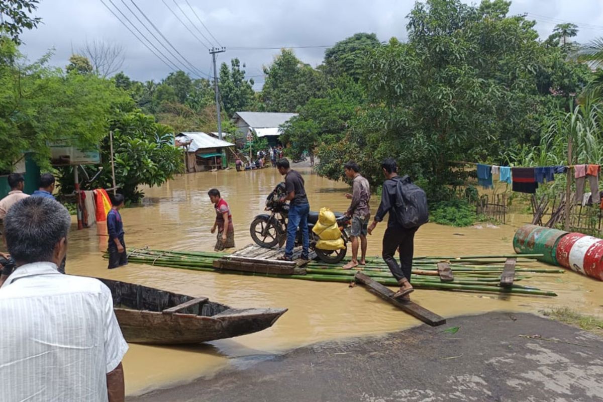 সড়ক ডুবে গেছে, সাজেকে আটকে পড়েছেন পর্যটকরা