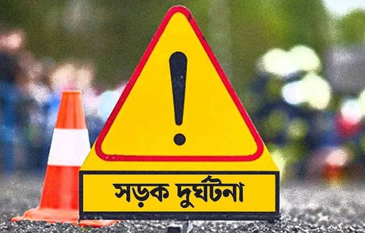 বাসের ধাক্কায় মোটরসাইকেল আরোহী নারীর মৃত্যু