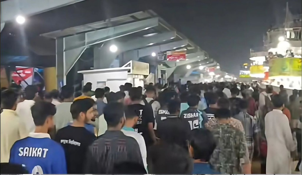 সদরঘাটে লঞ্চকর্মীদের সঙ্গে সংঘর্ষে ৯ শিক্ষার্থী আহত, আটক ৪ 3 সদরঘাটে লঞ্চকর্মীদের সঙ্গে সংঘর্ষে ৯ শিক্ষার্থী আহত আটক ৪ 1754619385 সদরঘাটে লঞ্চকর্মীদের সঙ্গে সংঘর্ষে ৯ শিক্ষার্থী আহত, আটক ৪