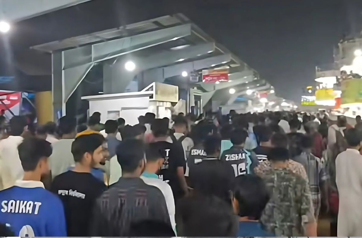 সদরঘাটে লঞ্চকর্মীদের সঙ্গে সংঘর্ষে ৯ শিক্ষার্থী আহত, আটক ৪