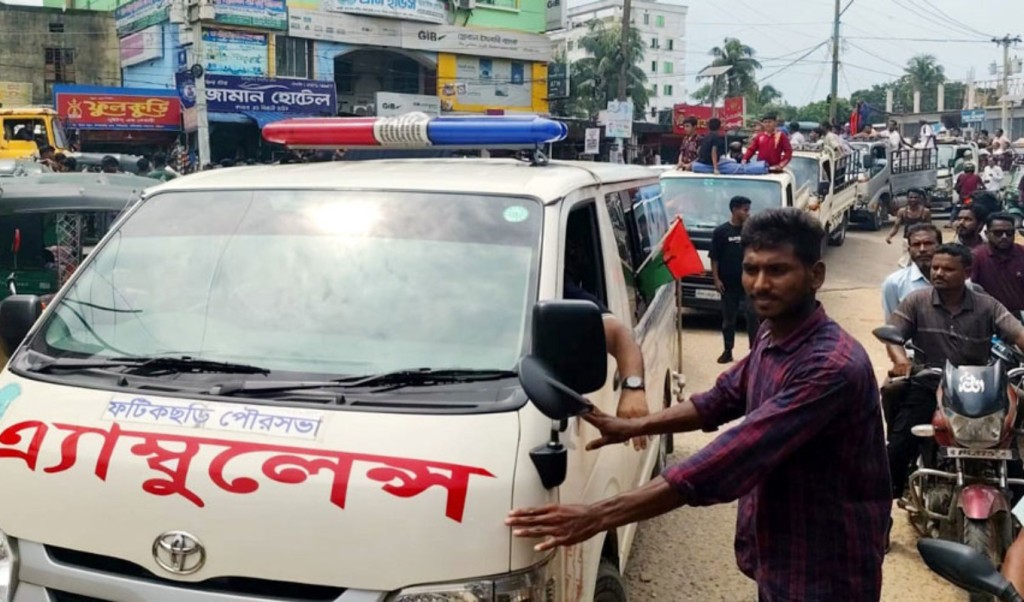 সরকারি অ্যাম্বুলেন্স নিয়ে বিএনপি নেতার শোডাউন 3 সরকারি অ্যাম্বুলেন্স নিয়ে বিএনপি নেতার শোডাউন 1754494514 সরকারি অ্যাম্বুলেন্স নিয়ে বিএনপি নেতার শোডাউন