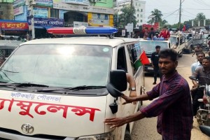 সরকারি অ্যাম্বুলেন্স নিয়ে বিএনপি নেতার শোডাউন