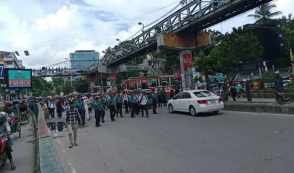 সায়েন্সল্যাব এলাকায় ঢাকা কলেজ ও সিটি কলেজের শিক্ষার্থীদের সংঘর্ষ 1755758822 সায়েন্সল্যাব এলাকায় ঢাকা কলেজ ও সিটি কলেজের শিক্ষার্থীদের সংঘর্ষ, আহত ৬