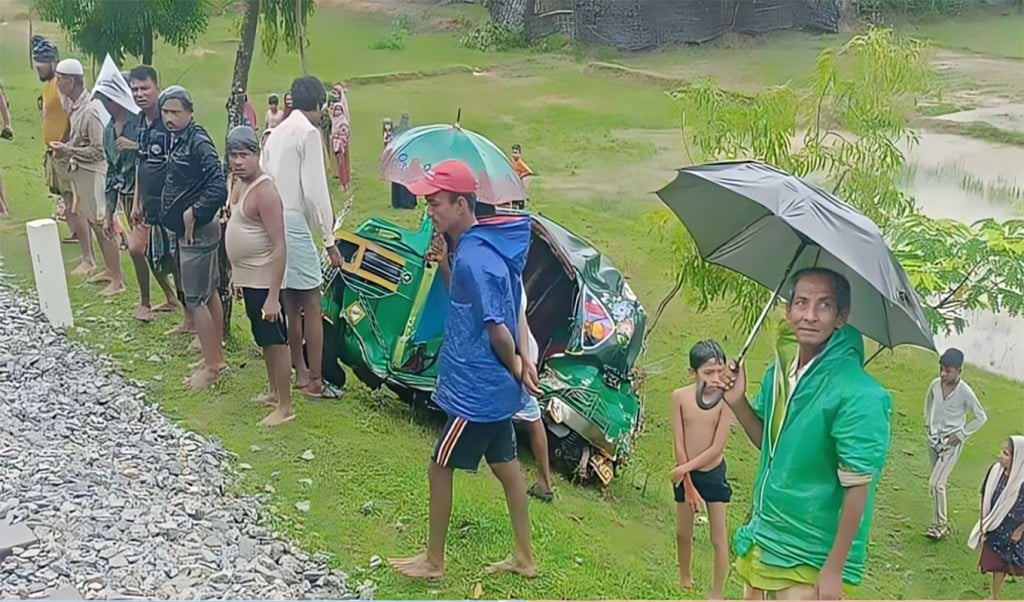 সিএনজির সাথে ট্রেনের সংঘর্ষ 1754196099 কক্সবাজারে সিএনজিতে ট্রেনের ধাক্কা, নিহত ৫