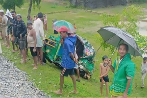 কক্সবাজারে সিএনজিতে ট্রেনের ধাক্কা, নিহত ৫