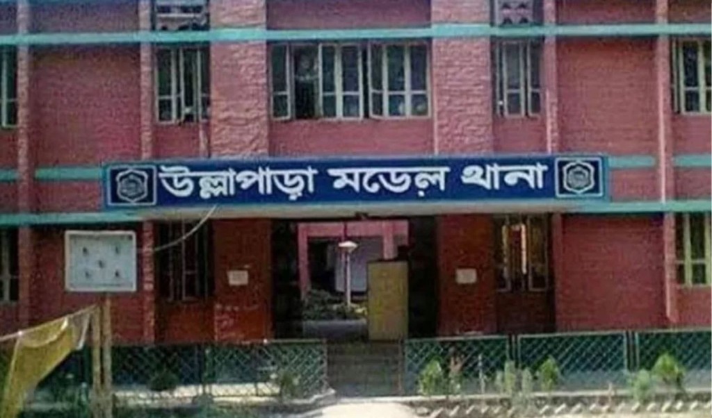 সিরাজগঞ্জে ৩ পুলিশ সদস্যসহ চারজনের বিরুদ্ধে চাঁদাবাজির মামলা 4 সিরাজগঞ্জে ৩ পুলিশ সদস্যসহ চারজনের বিরুদ্ধে চাঁদাবাজির মামলা 1755270307 সিরাজগঞ্জে ৩ পুলিশ সদস্যসহ চারজনের বিরুদ্ধে চাঁদাবাজির মামলা