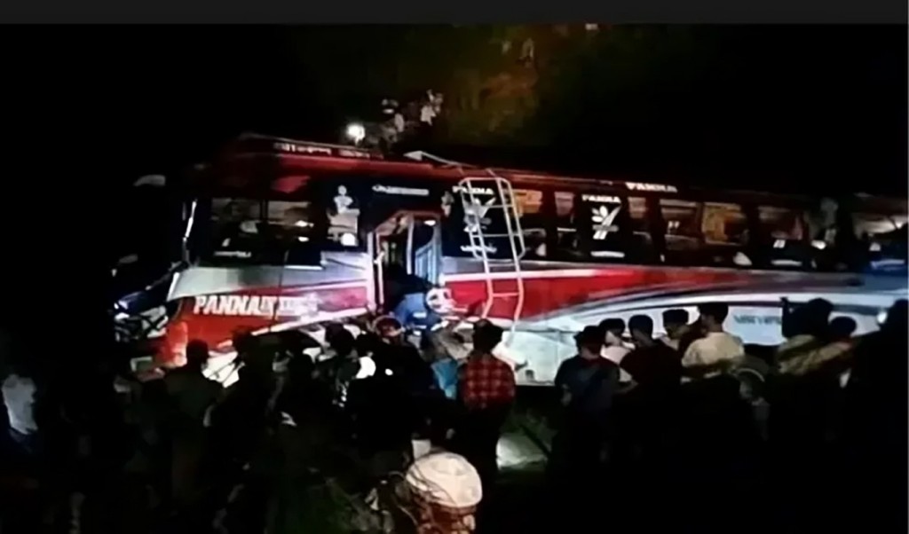সিলেটে বাস খাদে পড়ে আহত ২৮ নিখোঁজ ২ যাত্রী 1754104017 সিলেটে বাস খাদে পড়ে আহত ২৮, নিখোঁজ ২ যাত্রী