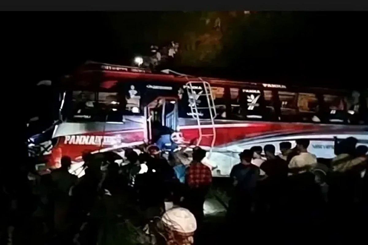 সিলেটে বাস খাদে পড়ে আহত ২৮, নিখোঁজ ২ যাত্রী