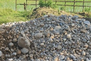 সিলেটে বাসাবাড়িতেও পাওয়া যাচ্ছে লুট হওয়া পাথর