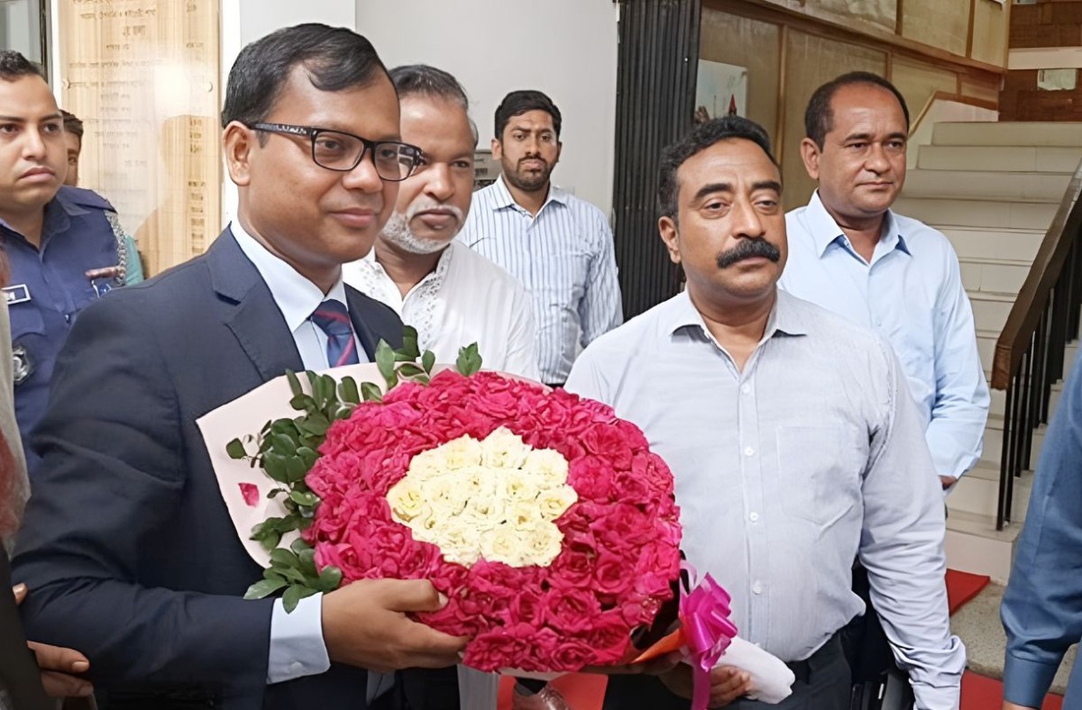 সিলেটের নতুন ডিসির দায়িত্ব নিলেন সারওয়ার আলম