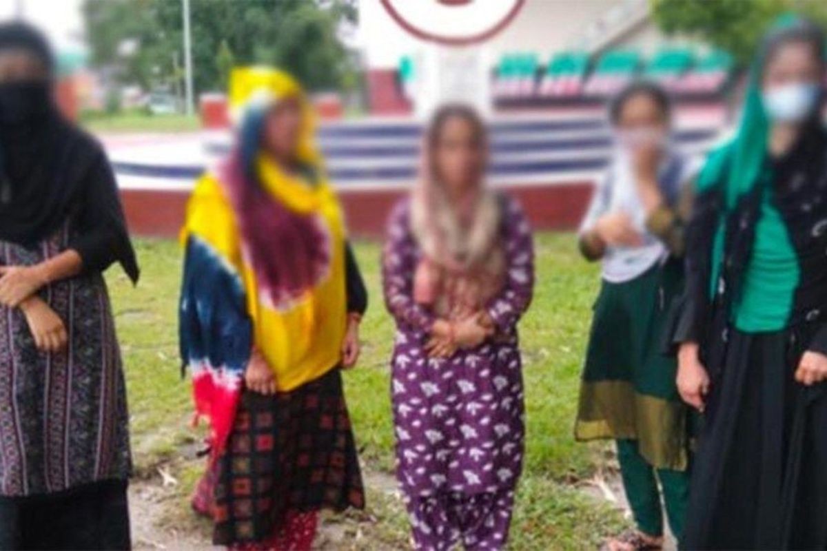 সীমান্তে পতাকা বৈঠকের মাধ্যমে ৫ বাংলাদেশি নারীকে ফেরত দিলো বিএসএফ