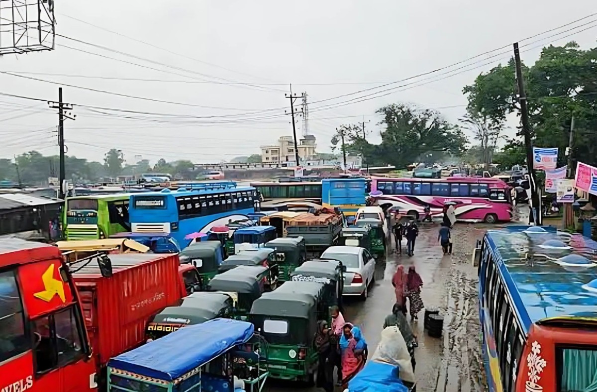 সুনামগঞ্জে শিক্ষার্থী-শ্রমিকের সংঘর্ষ পরিবহন ধর্মঘট