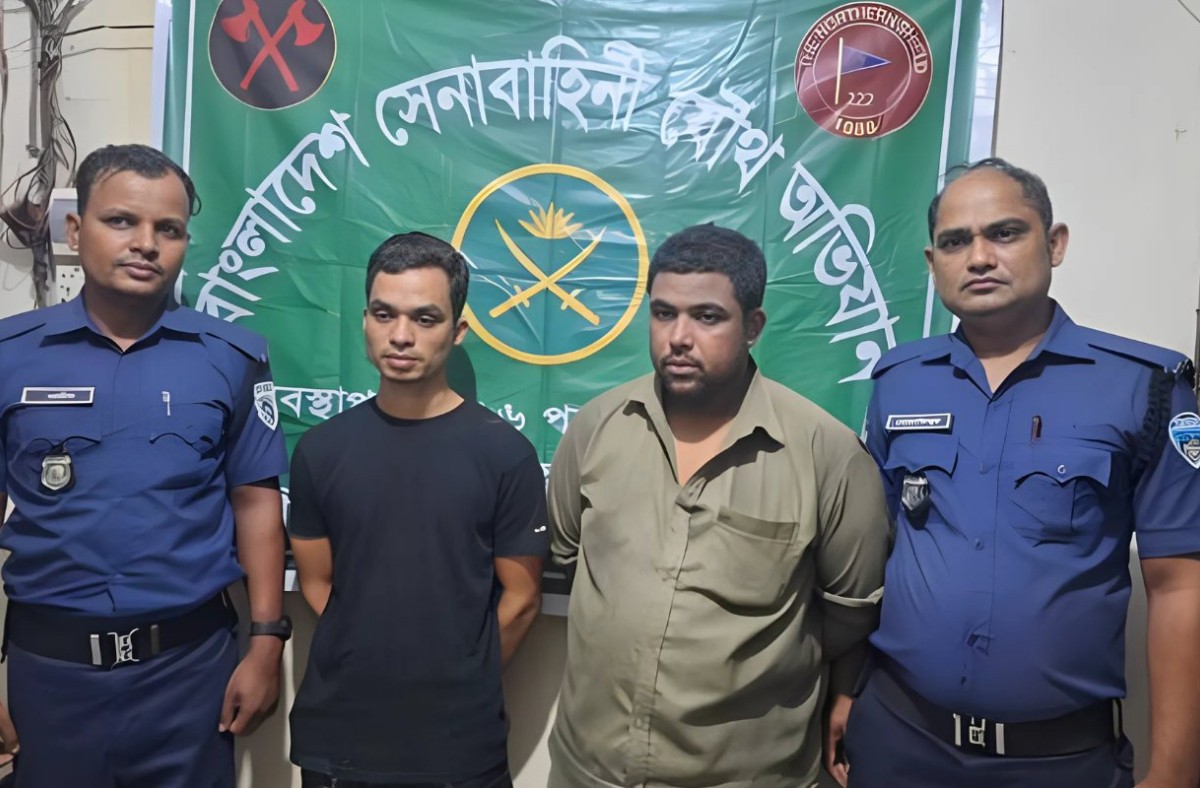 সেনা অভিযানে দুই চাঁদাবাজ আটক
