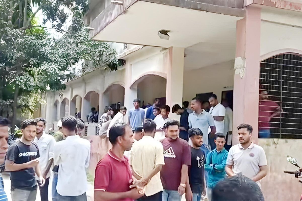 স্কুলে পাঠদান বন্ধ করে দিনভর বিএনপির সদস্য সংগ্রহ কার্যক্রম