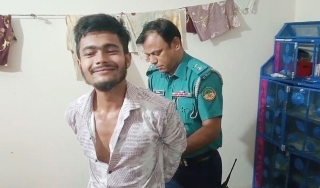স্ত্রীকে বালিশ চাপা দিয়ে হত্যা; ৯৯৯-এ ফোন করে স্বামীর আত্মসমর্পণ 3 স্ত্রীকে বালিশ চাপা দিয়ে হত্যা ৯৯৯ এ ফোন করে স্বামীর আত্মসমর্পণ 1754752832 স্ত্রীকে বালিশ চাপা দিয়ে হত্যা; ৯৯৯-এ ফোন করে স্বামীর আত্মসমর্পণ