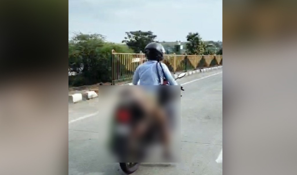 স্ত্রীর মৃতদেহ মোটরসাইকেলে বেঁধে বাড়ি ফিরলেন স্বামী 4 স্ত্রীর মৃতদেহ মোটরসাইকেলে বেঁধে বাড়ি ফিরলেন স্বামী 1754920249 স্ত্রীর মৃতদেহ মোটরসাইকেলে বেঁধে বাড়ি ফিরলেন স্বামী