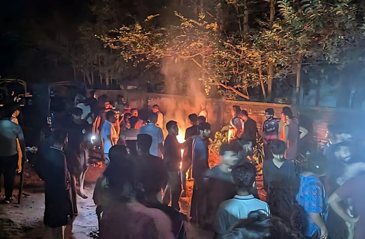স্থানীয়দের সঙ্গে সংঘর্ষে চবির ৬০ শিক্ষার্থী আহত, পরীক্ষা স্থগিত