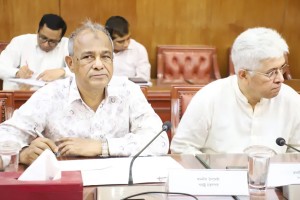 যে একটু বেশি ভালনারেবল, তারে একটু বেশি প্রোটেকশন দেওয়া হয়: স্বরাষ্ট্র উপদেষ্টা