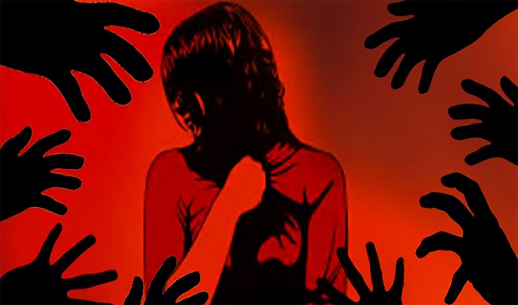 স্বামীর সামনে স্ত্রীকে গণধর্ষণ 1754208658 কুষ্টিয়ায় স্বামীর সামনেই গৃহবধূকে সংঘবদ্ধ ধর্ষণ, আটক ৫