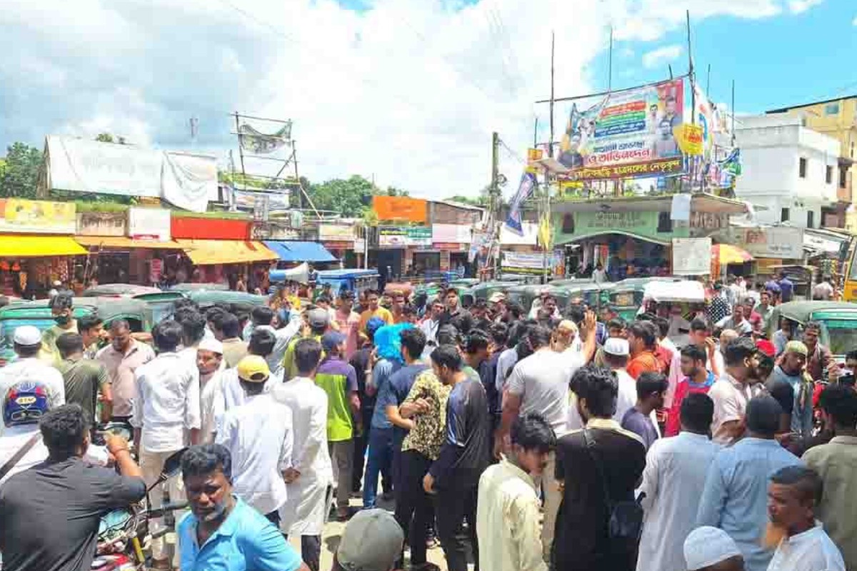 স্বাস্থ্যব্যবস্থা সংস্কারের দাবিতে চট্টগ্রাম-খাগড়াছড়ি সড়ক অবরোধ