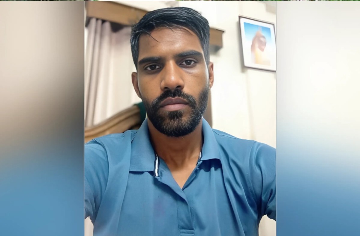 স্বেচ্ছাসেবক দল নেতার ইয়াবা সেবনের ছবি ভাইরাল