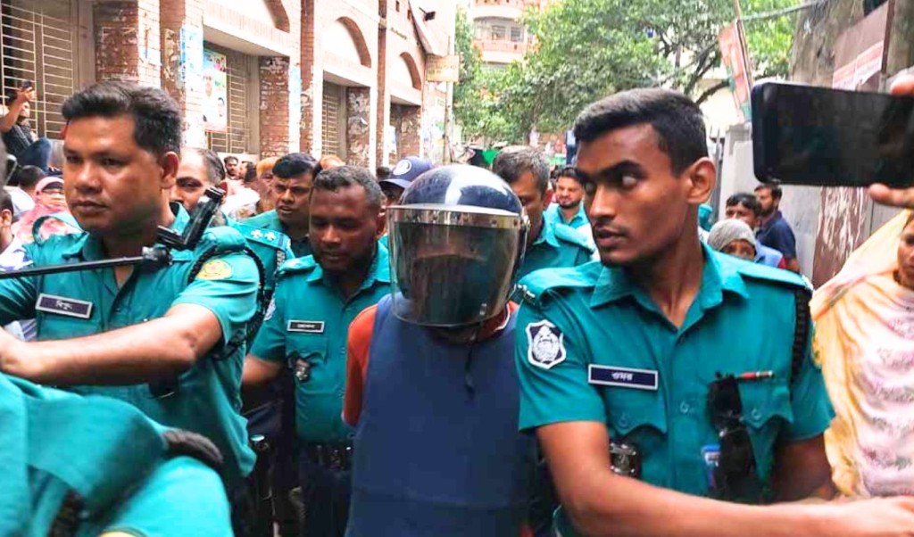এবার হত্যা মামলায় গ্রেপ্তার অভিনেতা সিদ্দিক 3 হত্যা মামলায় অভিনেতা সিদ্দিক গ্রেপ্তার 1755679390 এবার হত্যা মামলায় গ্রেপ্তার অভিনেতা সিদ্দিক