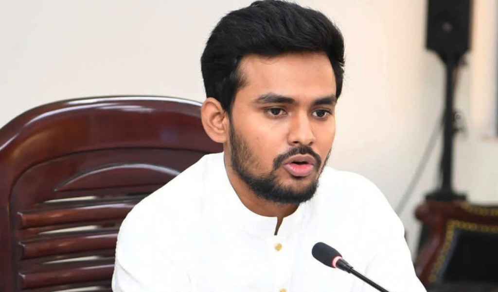হাঁসের মাংস খেতে নীলা মার্কেটে যান আসিফ মাহমুদ, বন্ধ পেলে পাড়ি জমান ওয়েস্টিনে 3 হাঁসের মাংসের জন্য নীলা মার্কেটে যান আসিফ মাহমুদ বন্ধ পেলে পাড়ি জমান ওয়েস্টিনে 1755170593 হাঁসের মাংস খেতে নীলা মার্কেটে যান আসিফ মাহমুদ, বন্ধ পেলে পাড়ি জমান ওয়েস্টিনে