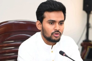 হাঁসের মাংস খেতে নীলা মার্কেটে যান আসিফ মাহমুদ, বন্ধ পেলে পাড়ি জমান ওয়েস্টিনে