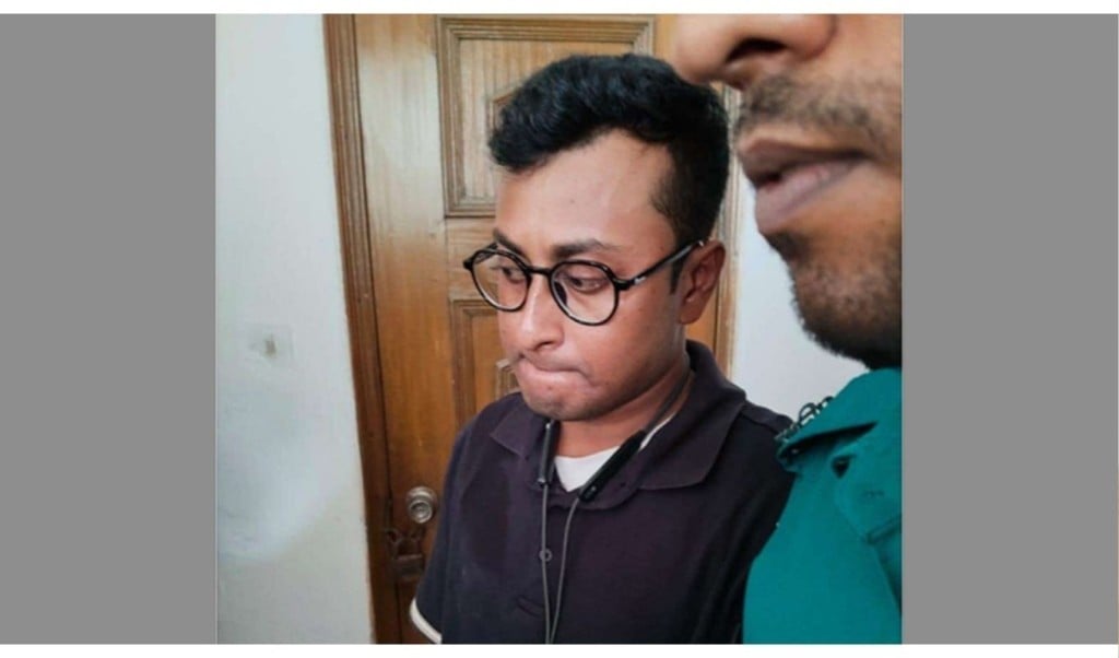 হাইকোর্টে প্রবেশের সময় ইয়াবা মদ হেরোইনসহ যুবক আটক 1755008172 হাইকোর্টে প্রবেশের সময় ইয়াবা-মদ-হেরোইনসহ যুবক আটক