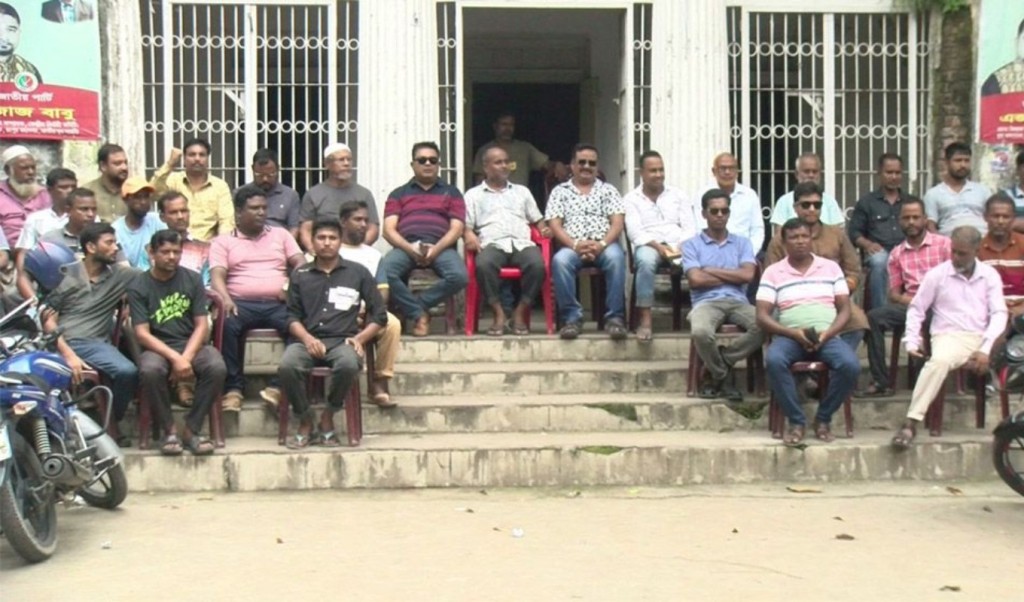 হামলার আশঙ্কায় রংপুরে জাতীয় পার্টি কার্যালয়ে নেতাকর্মীদের অবস্থান 4 হামলার আশঙ্কায় রংপুরে জাতীয় পার্টি কার্যালয়ে নেতাকর্মীদের অবস্থান 1756553991 হামলার আশঙ্কায় রংপুরে জাতীয় পার্টি কার্যালয়ে নেতাকর্মীদের অবস্থান