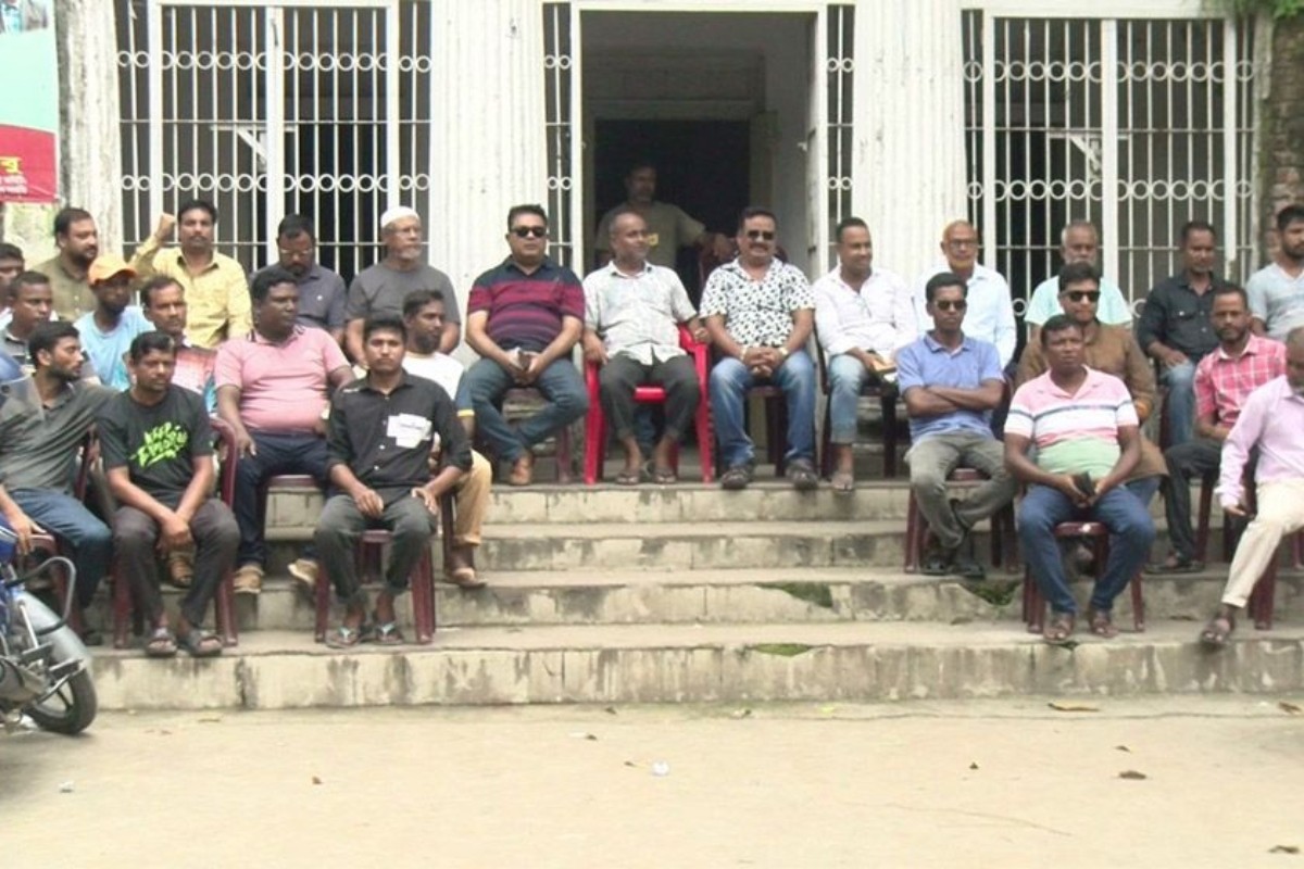 হামলার আশঙ্কায় রংপুরে জাতীয় পার্টি কার্যালয়ে নেতাকর্মীদের অবস্থান