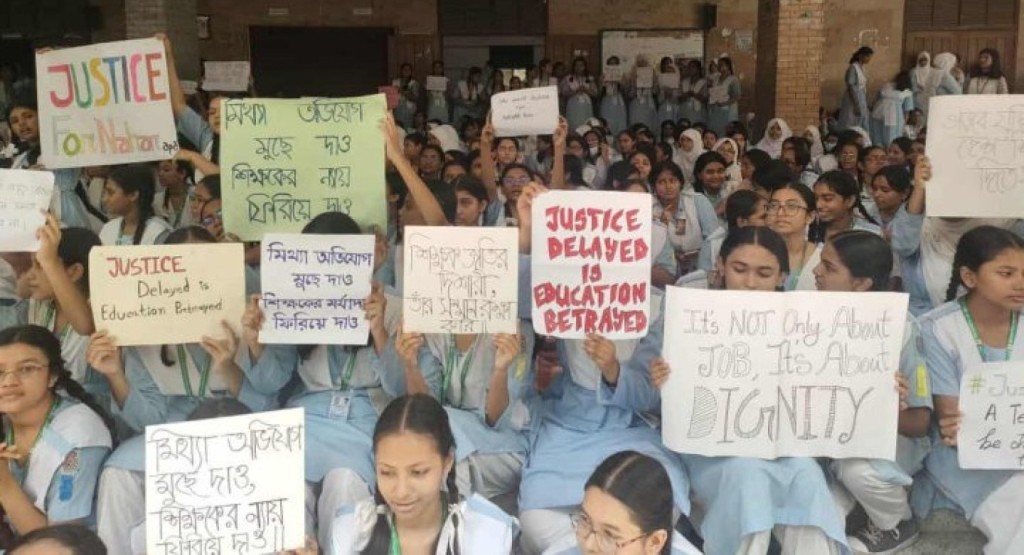 হিজাব বিতর্কে শিক্ষক বরখাস্ত, উত্তাল ভিকারুননিসা 4 হিজাব বিতর্কে শিক্ষক বরখাস্ত উত্তাল ভিকারুননিসা 1756289505 হিজাব বিতর্কে শিক্ষক বরখাস্ত, উত্তাল ভিকারুননিসা