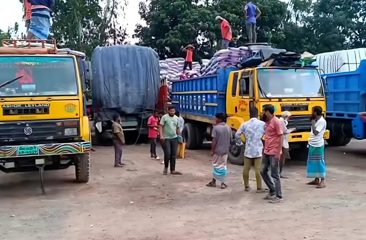 হিলি বন্দর দিয়ে ভারতীয় চাল আমদানি, কমছে দাম