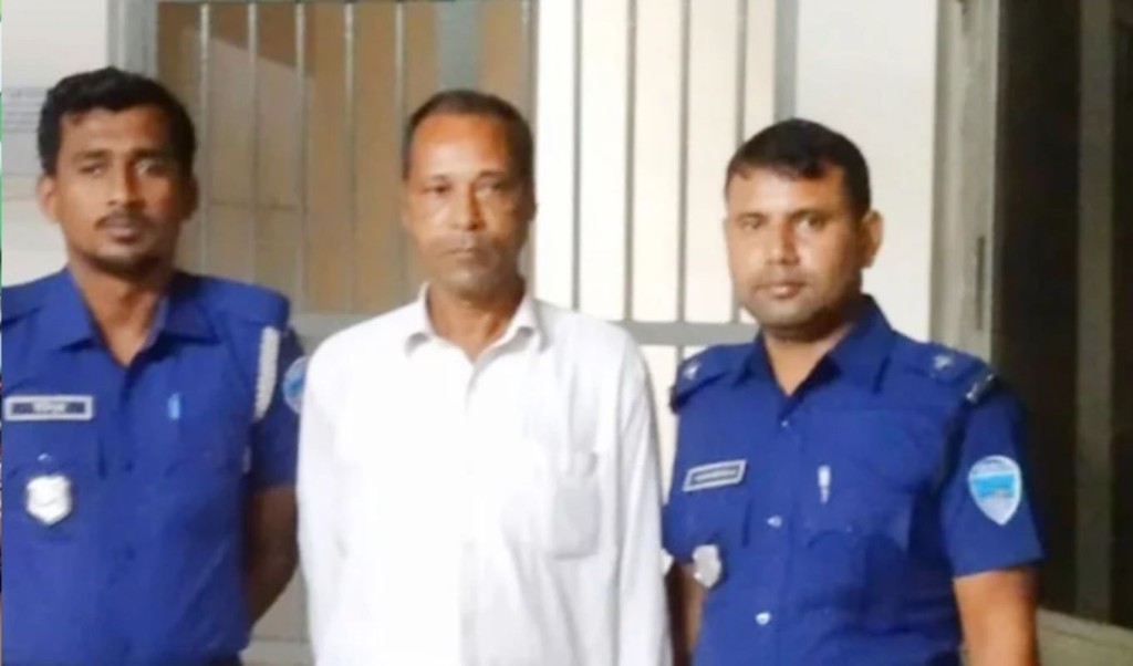 ২০ বছরের সাজা এড়াতে ২৩ বছর পলাতক, অবশেষে গ্রেপ্তার 4 ২০ বছরের সাজা এড়াতে ২৩ বছর পলাতক অবশেষে গ্রেপ্তার 1754658448 ২০ বছরের সাজা এড়াতে ২৩ বছর পলাতক, অবশেষে গ্রেপ্তার