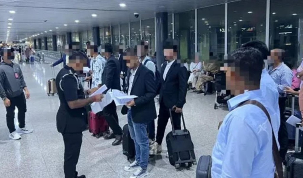 ২৬ বাংলাদেশিকে বিমানবন্দর থেকে ফেরত পাঠালো মালয়েশিয়া 4 ২৬ বাংলাদেশিকে বিমানবন্দর থেকে ফেরত পাঠালো মালয়েশিয়া 1 1754480258 ২৬ বাংলাদেশিকে বিমানবন্দর থেকে ফেরত পাঠালো মালয়েশিয়া