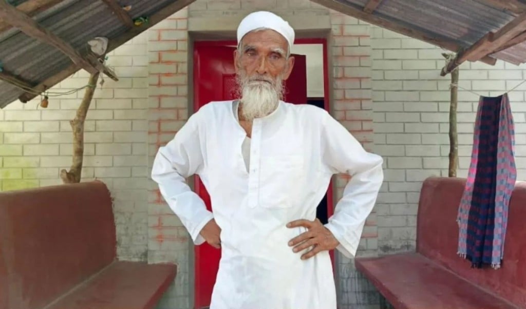 ৩৫ বছরের নারী উধাও 1755672698 বিয়ের ফাঁদে ফেলে বৃদ্ধের কাছ থেকে ৪০ হাজার টাকা নিয়ে পালিয়ে বেড়াচ্ছেন সেই নারী