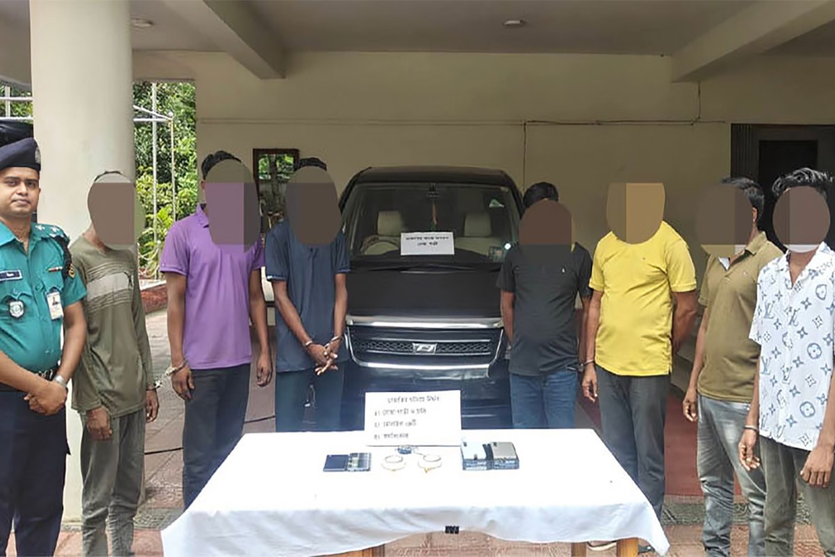 প্রবাসীর মালামাল লুট: লুণ্ঠিত স্বর্ণালঙ্কার ও মোবাইল উদ্ধারসহ ৭ ডাকাত গ্রেপ্তার