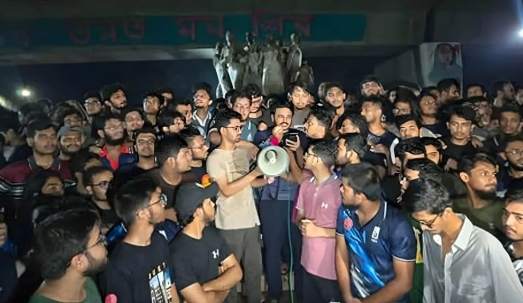 ৭ দফা দাবির প্রতিবাদে গভীর রাতে বুয়েট শিক্ষার্থীদের বিক্ষোভ 1755756603 গভীর রাতে ডিপ্লোমা ইঞ্জিনিয়ারদের ৭ দফা দাবির প্রতিবাদে বুয়েট শিক্ষার্থীদের বিক্ষোভ