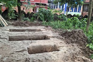 ‘আমরা মরে গেলাম ঋণের দায়ে আর খাওয়ার অভাবে’