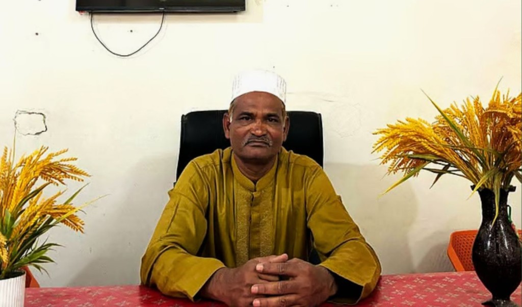 ‘আমি পৌর বিএনপির সম্পাদক, ডিআইজির বইনতে, আমি খাবু না তো ক্যারা খাব’ 4 ‘আমি পৌর বিএনপির সম্পাদক ডিআইজির বইনতে আমি খাবু না তো ক্যারা খাব 1755616447 ‘আমি পৌর বিএনপির সম্পাদক, ডিআইজির বইনতে, আমি খাবু না তো ক্যারা খাব’