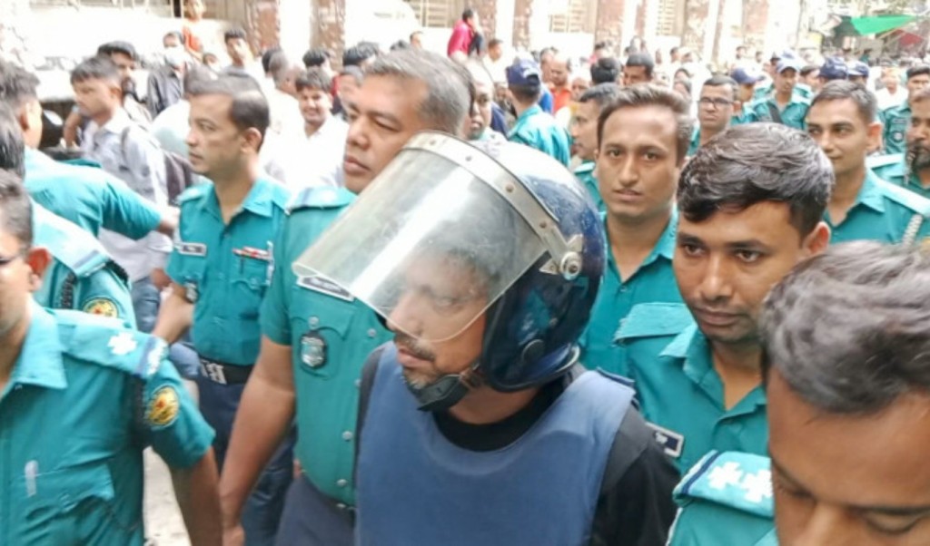 ‘এক মুজিব লোকান্তরে, লক্ষ মুজিব ঘরে ঘরে’— আদালত চত্বরে পলক 2 ‘এক মুজিব লোকান্তরে লক্ষ মুজিব ঘরে ঘরে— আদালত চত্বরে পলক 1755688737 ‘এক মুজিব লোকান্তরে, লক্ষ মুজিব ঘরে ঘরে’— আদালত চত্বরে পলক