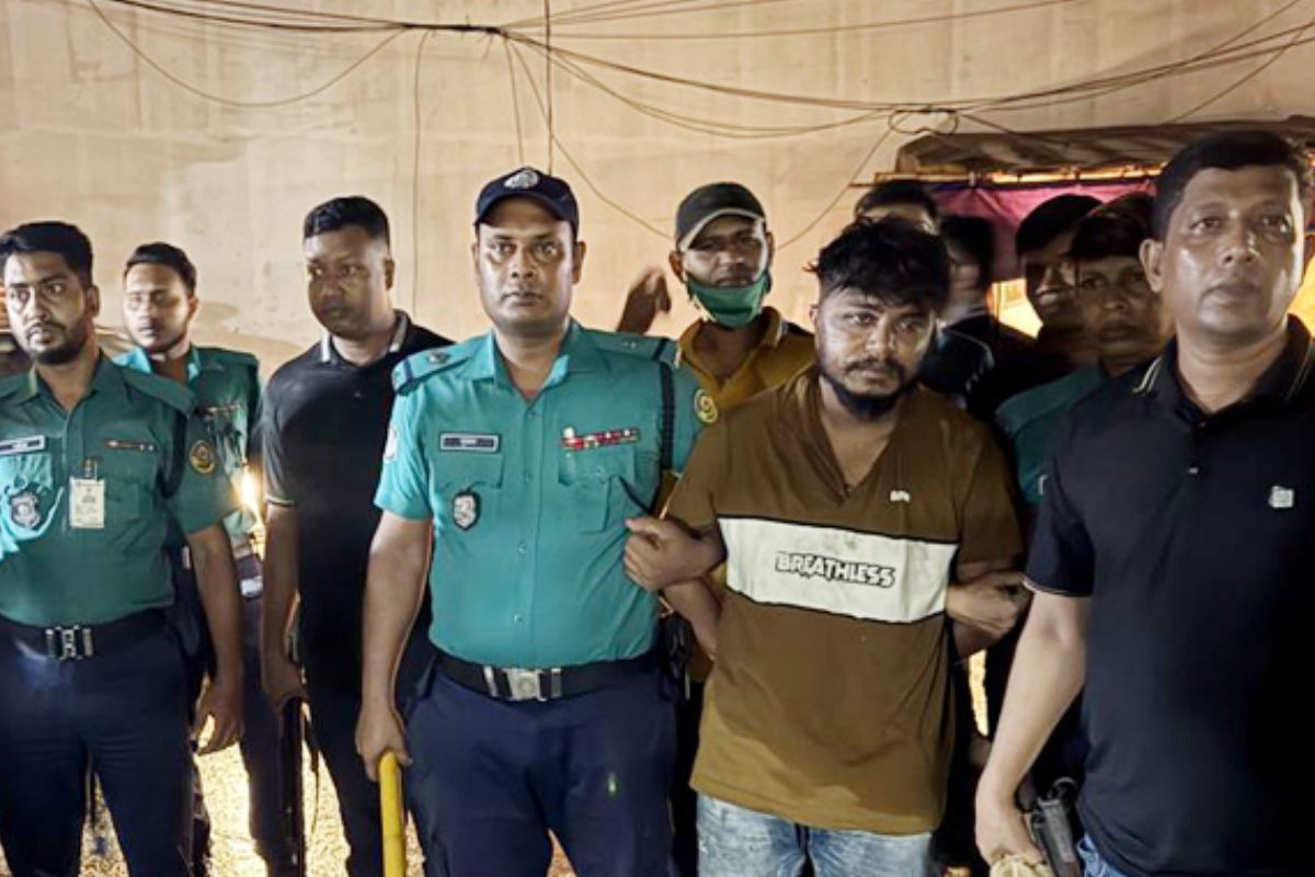 চট্টগ্রামে পুলিশের ওপর হামলা: প্রধান আসামি অস্ত্রসহ গ্রেপ্তার