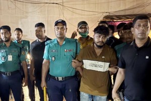 চট্টগ্রামে পুলিশের ওপর হামলা: প্রধান আসামি অস্ত্রসহ গ্রেপ্তার