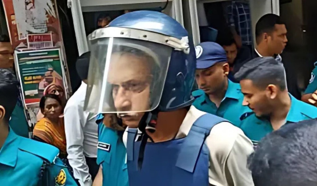চাঁদাবাজির মামলায় সাংবাদিক মোজাম্মেল বাবুকে গ্রেপ্তার দেখানো হয়েছে 4 ‘চাঁদাবাজির মামলায় সাংবাদিক মোজাম্মেল বাবুকে গ্রেপ্তার দেখানো হলো 1754812042 চাঁদাবাজির মামলায় সাংবাদিক মোজাম্মেল বাবুকে গ্রেপ্তার দেখানো হয়েছে