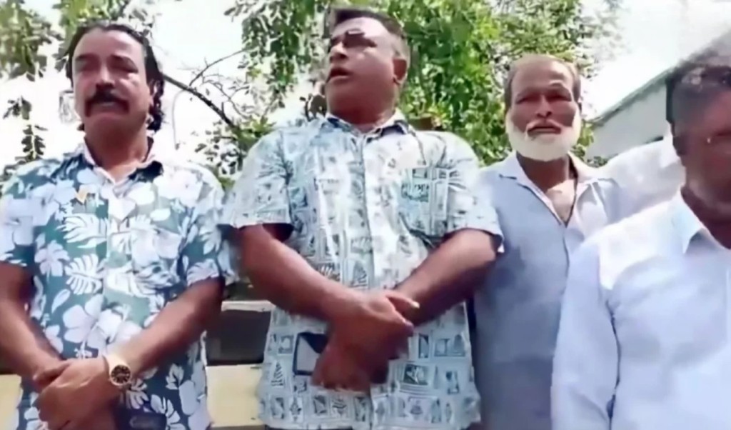 ‘জয় বাংলা’ স্লোগানে বক্তব্য শেষ করলেন ‘রিকশাচালক দলে’র নেতা 4 ‘জয় বাংলা স্লোগানে বক্তব্য শেষ করলেন ‘রিকশাচালক দলের নেতা 1754479578 ‘জয় বাংলা’ স্লোগানে বক্তব্য শেষ করলেন ‘রিকশাচালক দলে’র নেতা