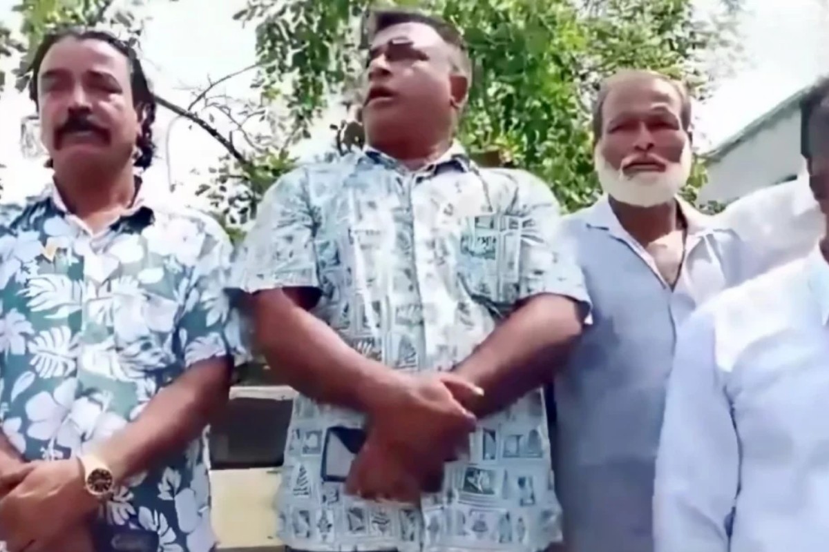 ‘জয় বাংলা’ স্লোগানে বক্তব্য শেষ করলেন ‘রিকশাচালক দলে’র নেতা