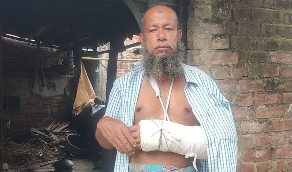 ‘তালাক’ দিয়ে একই নারীকে বিয়ে, ‘সমাজচ্যুত’ হয়ে নালিশ দেওয়ায় ভাঙা হলো হাত 3 ‘তালাক দিয়ে একই নারীকে বিয়ে ‘সমাজচ্যুত হয়ে নালিশ দেওয়ায় ভাঙা হলো হাত 1755775346 ‘তালাক’ দিয়ে একই নারীকে বিয়ে, ‘সমাজচ্যুত’ হয়ে নালিশ দেওয়ায় ভাঙা হলো হাত