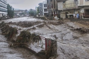 পাকিস্তানে বন্যা ও ভূমিধসে ২৫০ জন নিহত