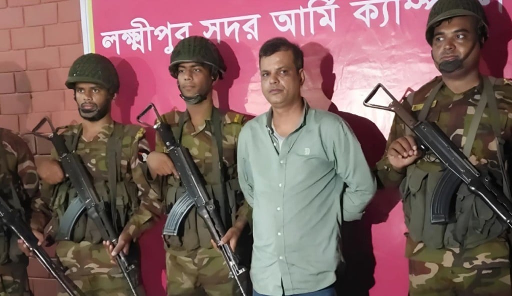 ‘বুড়া অস্ত্র দিয়া আমার মানসম্মান শেষ করলি কারাবন্দী যুবদল নেতার পোস্ট 1755589005 ‘বুড়া অস্ত্র দিয়া আমার মানসম্মান শেষ করলি’- কারাবন্দী যুবদল নেতার পোস্ট