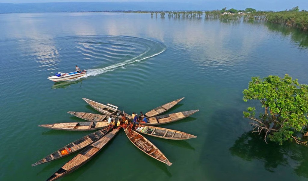 সুনামগঞ্জে টাঙ্গুয়ার হাওরে ভাসমান দোকানে ডাকাতি 4 ‘হাওর 1755494133 সুনামগঞ্জে টাঙ্গুয়ার হাওরে ভাসমান দোকানে ডাকাতি
